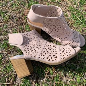 2.75” heels. Velcro closure. Beige color with a very slight pink hue.